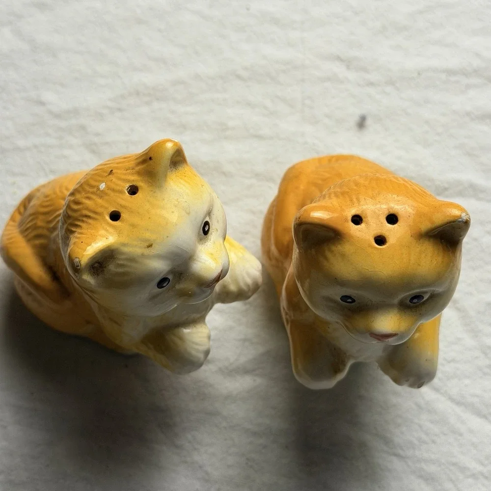 Vintage Ceramic Salt & Pepper Shakers Tabby Cats